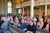 Velfortjent applaus. Rundt 100 lyttarar hadde tatt turen til kulturkyrkja for å vitja Valestrand Mannskor sitt vårslepp.