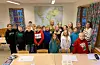 Denne gjengen skal lage lokalavis for Auklandshamn. Frå venstre: Kristian Kyvik, Emil Stueland, Torvald Velde, Eirik Christiansen, Sverre Vestvik Andersen, Oddvar Gravelsæter Gravdal, Andreas Hoel Sakseid, Hugo Rossehaug, Tormod Kyvik, Jorunn Elise Helgeland Tverfjell, Aron Årre, Leah Børven Våbenø, Ida Bjelland, Maria Selland, Linn Kristin Årre, Marlene Helgeland Tverfjell, Madeleine Rush Lien, Lars Tverfjell, Stella Bjelland-Nilssen og Tilly Marie Økland.FOTO: TORSTEIN TYSVÆR NYMOEN