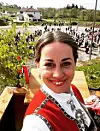 @linn_therese_erve Gratulera med dagen. I dag feirer med fridom, demokrati, solidaritet, samhald og likeverd. Utruleg kjekt å feire Noreg på vanleg vis, med tog, folkemengder, 17. mai leiker og klemmar. Fint å halde tale «live» for fyrste gong for meg foran eit langt og flott tog ved omsorgssenteret vårt, som er tradisjon i Sveio. #17.mai2022#vestavindsveio#sveio