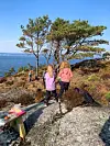 Ute på Kvitaneset vart det delt ut frukt og saft. Foto: Lillian Mjånes