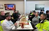 Godt frammøte av dei fleste faga. 24 svoltne handverkarar stilte på kranselaget. Foto: Privat