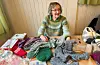 Kirsten Hovda er ein av dei lokale utstillarane og sel sjølvstrikka sokkar og meir til. Foto: Anne Synnøve Breistig