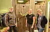 F.v. syskenparet Janne og Helene Vikse og dagleg leiar Åse Katla. Her framføre prøveromma dei sjølv har designa. FOTO: GUNNHILD LØNNING