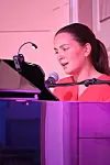 Silje Hetlesæter fekk verkeleg fram jula i oss alle då ho sat ved flygelet og song den vakre melodien «Jula tilbake». Foto: Elisabeth Hauge Bakke