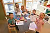 Denne gjengen i Førde barnehage kan gi deg svar på både kvifor for me feirar påske og korleis påskeharen ser ut. F.v. Liam, Amanda, Tiril, Haakon og Selma. Foto: Morten Vågset Møller
