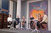 Klimaforskar Elin Lerum Boasson deltok i ein panelsamtale om den norske valkampen i august. Ekstremismeforskar Anders Ravik Jupskås (f.v.), økonom Martin Blomhoff Holm, statsvitar og klimaforskar Elin Lerum Boasson, statsvitar og ulikskapsforskar Peter Egge Langsæther, statsvitar og europaforskar Guri Rosén og sosiolog og klasseforskar Magne Flemmen. Foto: Kjell Åsmund Sunde / NPK
