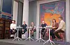 Klimaforskar Elin Lerum Boasson deltok i ein panelsamtale om den norske valkampen i august. Ekstremismeforskar Anders Ravik Jupskås (f.v.), økonom Martin Blomhoff Holm, statsvitar og klimaforskar Elin Lerum Boasson, statsvitar og ulikskapsforskar Peter Egge Langsæther, statsvitar og europaforskar Guri Rosén og sosiolog og klasseforskar Magne Flemmen. Foto: Kjell Åsmund Sunde / NPK