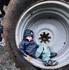 @maiken1990Gøy på tur i beste barnehagen😁 Månedens tema er blant annet traktor så da må ting utforskes❤🚜---#læringsverkstedetekrenenaturoggårdsbarnehage