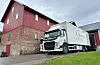 Det er 11–12 gardar i Noreg som dyrkar graskar profesjonelt. Linnes gard er ein av dei største. I tida framover køyrer dei ut fleire semitrailerar med halloween-graskar. Foto: Heidi Molstad Andresen / NPK