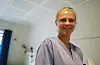 Lisa Hansen Svartveit var eit av mange vennlege fjes som kikka innom pasienten.
