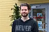 Glenn Rand utelukker ikke muligheten for å fremføre låta live. – Det er jo ikke verre enn å ta med en mikrofon på kamp og synge mens sangen spilles i bakgrunnen. Foto: Morten Vågset Møller