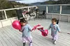 Raylee og Rubie feirar 17. mai i Brakedal på Bømlo.
