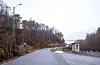 Barna må nå krysse vegen i uopplyst område, som kan vere farleg om bil kjem køyrande. I same område blir fartsgrensa endra frå 60 km til 80 km/t, skriv Dagfinn Fagerland Bjørge.