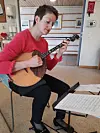 Marina Borodovskaya spelar domra.