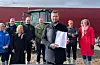 8. april signerte sentrale aktørar ein intensjonsavtale om ein nullvisjon for dødsulykker i landbruket og reindriftsnæringa. Frå høgre: Linda Stubsjøen, Landkreditt forsikring; Nina Sundqvist, Stiftelsen Norsk Mat; Anders Nordlund, Norsk Landbruksrådgivning; Secilie Høybakken Kui, Arbeidstilsynet; Egil Christoffer Hoen, Norges Bondelag; Asbjørn Hagene, Norsk Bonde- og Småbrukarlag; Landbruks- og matminister Geir Pollestad:; Jørn Rolfsen, Landbruksdirektoratet; Anne Thorine Brotke, Gjensidige.