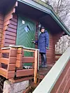 På leir bur deltakarane i hytter på garden. Noko av det beste er det sosiale samholdet som me har seier Henriette Helgeland frå Haugesund.