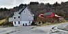Sambuarparet flytta inn i huset i Buakrysset for rundt fire månadar sidan. Huset er bygd i 1940, og har tidlegare vore butikk.