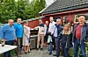 Etter ein tre dagar lang bubilturné i Sunnhordland for nokre av FrP-politikarane frå Hordaland valkrins, var det godt å komma til duk og dekka bord på Lieierd. F.v.: Stig Abrahamsen (studieleiar fylke), Gustav Bahus (fylkesleiar), Ruth G. Østebøvik Eriksen (Sveio Høgre og kandidat på stortingslista til Hordaland FrP), Helge André Njåstad (stortingsrepresentant, på val), Sigbjørn Framnes (fylkestingsmedlem), Sigurd André Maraas (varaordførar i Fitjar), Rune og Belinda Teikari (Sveio Høgre) og Finn Hagen frå Ullensvang FrP.