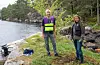 Omtrent her, på trekkvegen ved Storestraumen, er Ellen Urheim Tveit frå kulturkontoret i Sveio og leiar i Rødspollen Vel Arne M. Kinn einige om at informasjonstavla skal setjast opp. På trekkvegen kunne båtfolket før i tida gå i land og trekkja båtane sine gjennom i staden for å ro når straumen var for stri.FOTO: EINAR VESTVIK