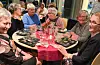 God stemning og tapas på bordet. Frå venstre Siri Ljones, Kari Rød, Aud Vierdal, Astrid Nesse, Marit Huseby og Randi Skimmeland. Foto: Privat