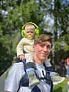 Til tøysepappa Thomas Drageset! Du e god som gull. Alltid med på sprell og du får meg til å le. Leken, god og snill, og eg e superduper glad i deg. Stor klem fra Dagny.
