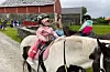 Tiril Ferstad Nilsen (4) fekk seg ein ridetur.