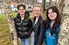 Rusu Fabiano Natanel, Katrine Økland og Ingebjørg Grutle Farestveit håpar at skulekabareten neste veke blir godt besøkt. FOTO: TORSTEIN TYSVÆR NYMOEN