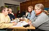 Stort engasjement: F.v. Maren Elise Lokna, Sigbjørn Tveit, Nils Haktor Bua og Hege Toth Bua i ivrig diskusjon under gruppearbeidet.