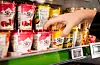 Søta og smakstilsett yoghurt hamnar i kategorien prosessert mat, men er ikkje nødvendigvis usunn for det. Foto: Emilie Holtet / NTB / NPK