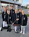 Eit knippe av dei aller yngste drillarane før toget starta.