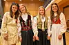 Være med venner, russetoget i Haugesund og god mat sto på menyen for denne jentegjengen. Fra venstre: Julianne Rommetveit, Mathilda Boberg, Vanessa Tveit og Ida Førre Apeland. Foto: Morten Vågset Møller