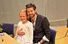 Runa Marthea Rand Siglen og Glenn Rand tok turen til Vigdartun etter barnetoget. Foto: Morten Vågset Møller