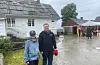 Jonathan Haugland (13) og Kristian Sørensen (14) var frivillige på open gard, og tok mellom anna ansvar for å dirigera trafikken.