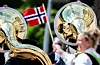 Det blir ikkje skikkeleg 17. mai utan song. Du treng ikkje kunne alle versa, men det er fint å kunne mumle og nynne med. Foto: Berit Roald / NTB / NPK