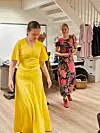 Våre flinke mannekengar Anja Leirvik og Mathilde Haaversen