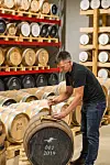 Her opnast Sveio sitt første fat med whisky.FOTO: AUDUN MUNTHE