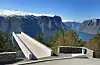Utsiktspunktet Stegastein på Aurlandsfjellet er kåra til den niande mest skummel-fantastiske utsikta i verda av CNN. FOTO: JARLE WÆHLER / STATENS VEGVESEN