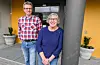 Kyrkjeverje Ottar Krakk og Torhild Matre frå diakoniutvalet i Sveio kyrkje oppmodar dei som ønskjer å vere venefamilliar til ukrainske flyktningar om å ta kontakt.FOTO: TORSTEIN TYSVÆR NYMOEN