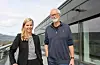 Påtroppande og avtroppande leiar i Nasjonale turistvegar, Silje Myhre Amundsen og Jan Andresen. Dei seier målet med vegane er at fleire skal oppleve det som er langs ei strekning og leggje att meir pengar i området. FOTO: PEDER SKJELTEN / NPK