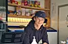 På fine sommardagar er det travelt i kiosken på Våga, då er det også mykje båttrafikk. Etter det Håvard Børgesen Mo (14) har registrert dei dagane han har stått i kiosken, held dei fleste respektabel fart.