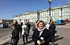Grethe Natås utanfor Hermitagemuseet i St. Petersburg der koret var i mai 2019.