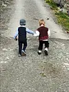 To gode venner – kanskje dei skal på sjå kortesje?