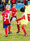 Sveio (gule overtrekk) – Vard gutar 8 år. FOTO: ELLEN MARIE HAGEVIK