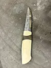 Kniv under arbeid – med mammutelfenbein og forsteina kol.