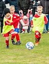 Sveio (gule overtrekk) – Vard gutar 8 år. FOTO: ELLEN MARIE HAGEVIK
