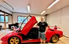 Lamborghini Diabloen har V12-motor og var verdas raskaste då han kom i 1991. Einemo kjøpte han for ein million for 12 år sidan. No har bilen gått så mykje opp i pris at Einemo kvir seg for å bruke han: – Du får ikkje same køyreglede når du veit kor dyr ein ny del er.