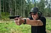 Flemming Pedersen har vore på det norske landslaget i 20 år og konkurrerar innan dynamisk pistolskyting. Her under øving på skytebana heime i Førde.