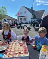 På Pederstunet var det både leiker og kafé.