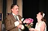 Max Stieglitz (Bjarte Tøkje Olsen) er Julius Siebel (Rune Hjelmeseter) sin ven og kompanjong. Siebel ynskjer å gifta bort dotter si til Max. Gerda Siebel (Sara Vikse) er ikkje interessert, men dei to karane legg ein plan. Max sitt forsøk på å fri går ikkje heilt etter planen. Foto: Elisabeth Hauge Bakke