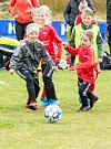 Jenter 9 år Sveio 1 (gule overtrekk) mot Sveio 2. FOTO: ELLEN MARIE HAGEVIK